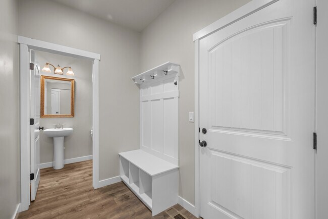 Building Photo - 554 S Church Dr