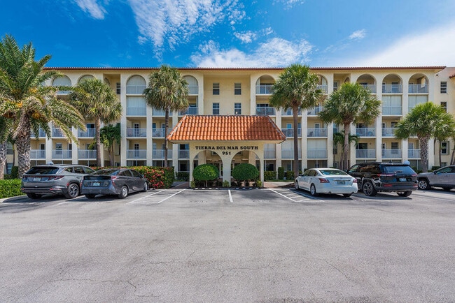 Building Photo - 951 De Soto Rd
