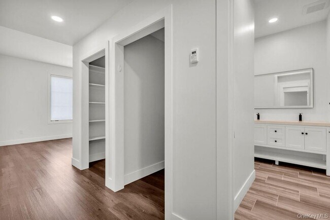 Building Photo - 185-191-191 Ashford Ave