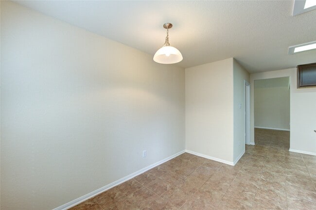 Building Photo - 14839 Fir Knoll Way