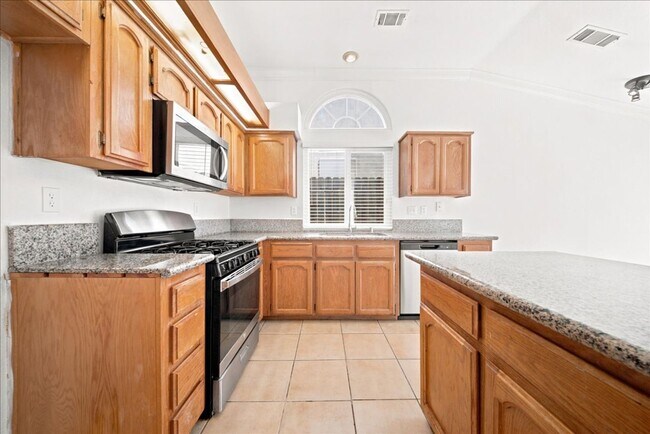 Building Photo - 8408 Silver Run Way