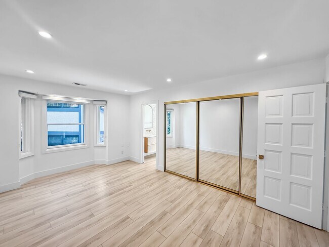 Building Photo - Stunning 4B/3BA House in Gated Community in Carlsbad!