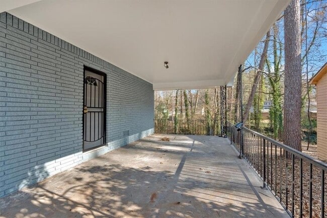 Building Photo - 2080 Bluffton Way