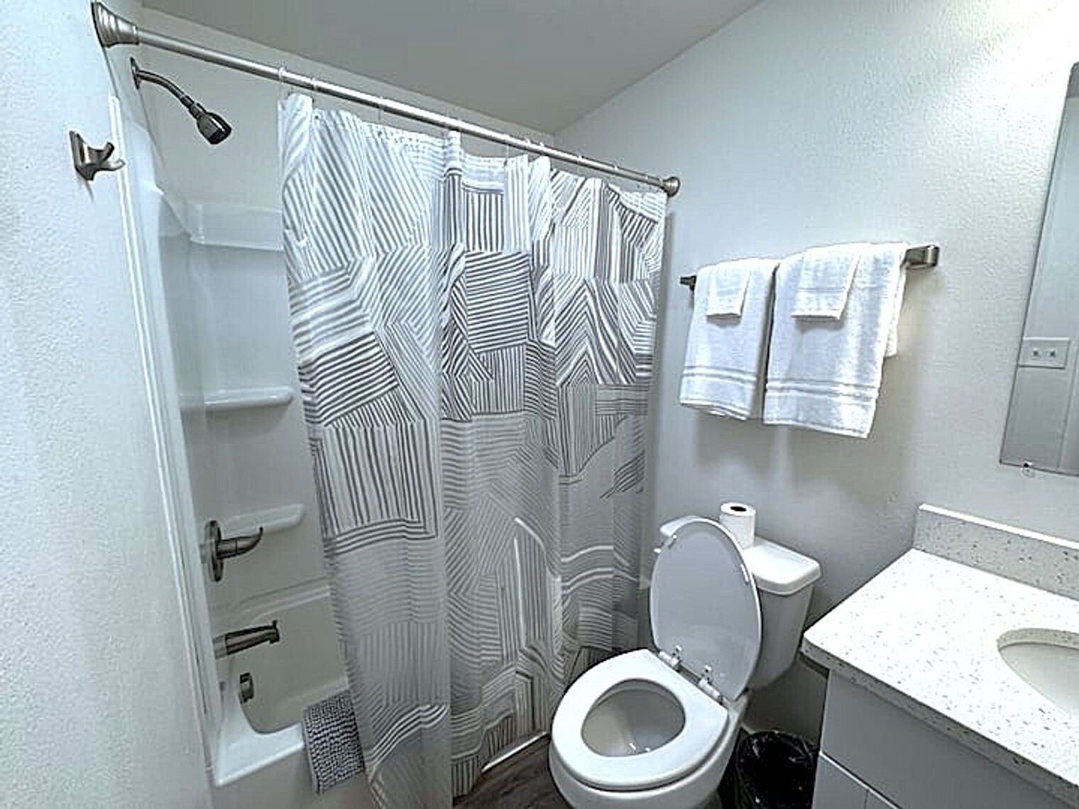 Building Photo - 802 S Elm St