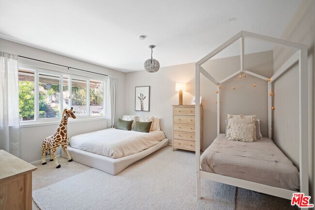 Building Photo - 5025 Dantes View Dr