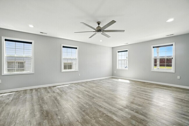 Building Photo - 737 16th St