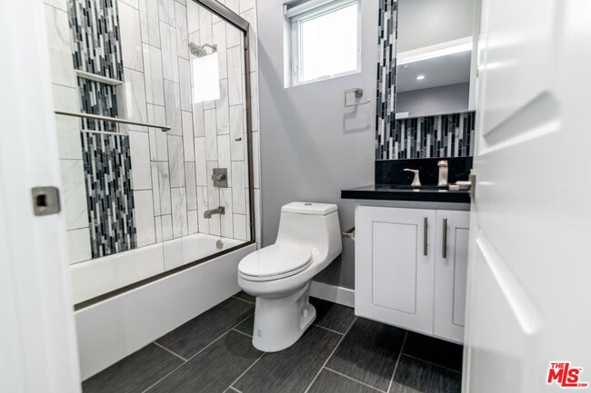 Building Photo - 1623 1/2 S New Hampshire Ave