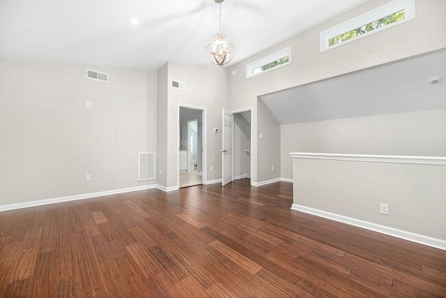 Building Photo - (Coming Soon) Renovated Home just minutes from Uptown!