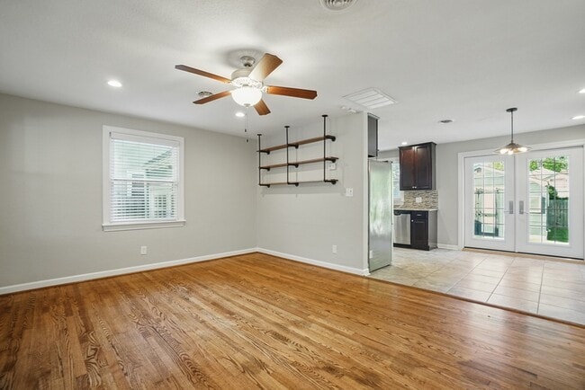 Building Photo - 144 W Randall Ave