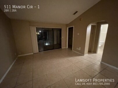 Building Photo - 511 Manor Cir