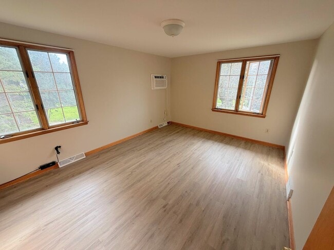 Building Photo - 45 Oakridge Dr