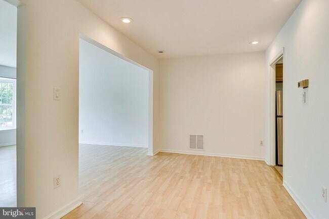 Building Photo - 9911 Whitewater Dr