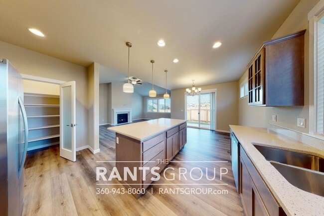 Building Photo - Steilacoom Ridge! Easy I5 Access!