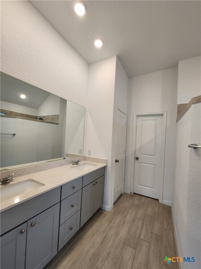 Building Photo - 5923 Corsicana Cv