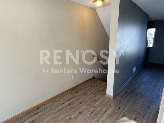 Building Photo - Available August 8 - 2 Bed/1.5 Bath Townhome in Prior Lake