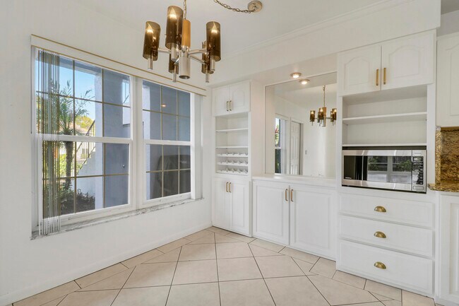 Building Photo - 964 NW Spruce Ridge Dr