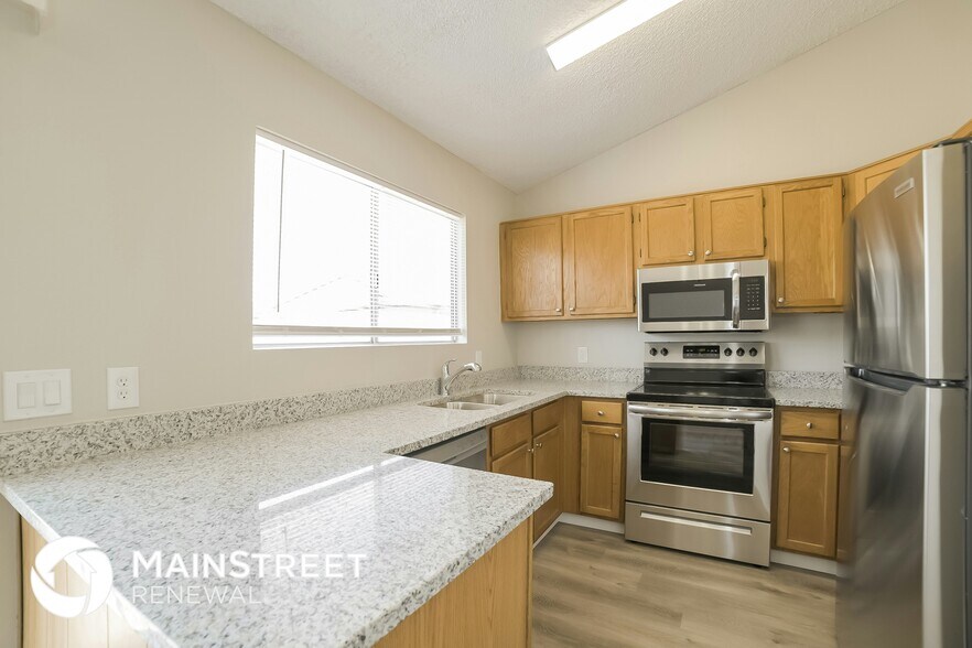 Building Photo - 8538 W Columbine Dr