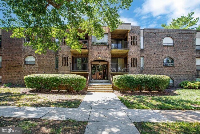 Building Photo - 15 Silverwood Cir