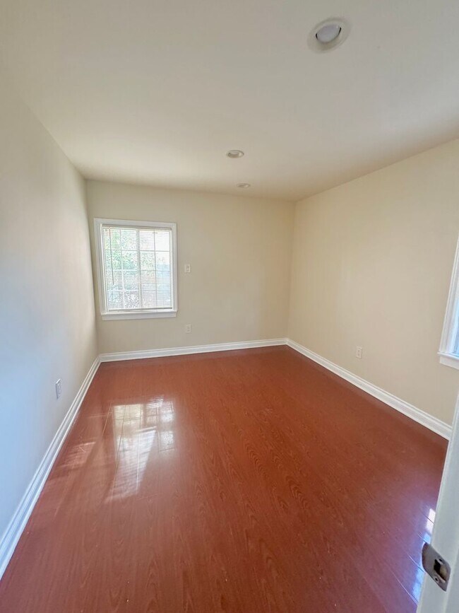 Building Photo - Must see!!