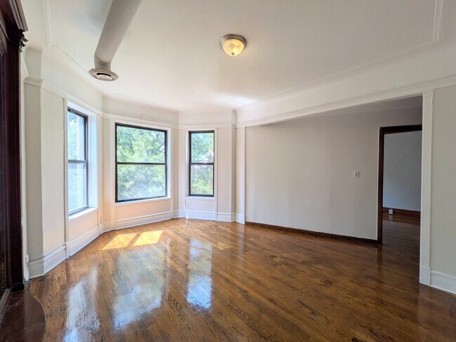 Building Photo - 4943 N Winthrop Ave