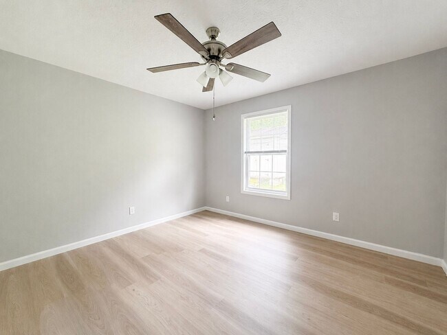 Building Photo - Newly Updated 2-Bedroom Apartment in Sparta with Lawn Care Included