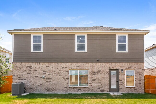 Building Photo - 244 Live Oak Ln