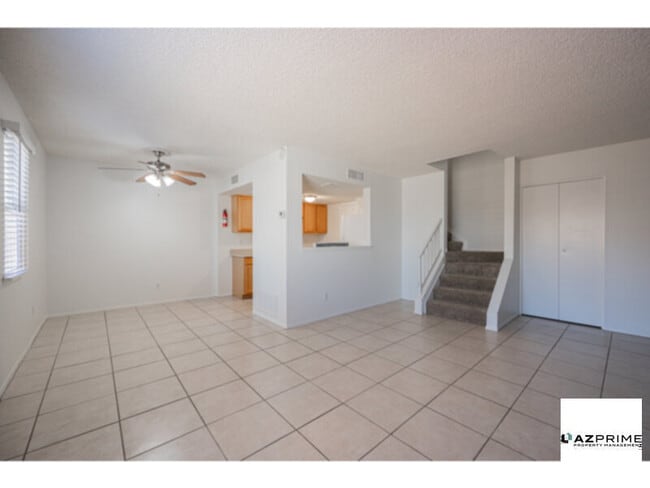 Building Photo - Discover Comfort and Convenience in this C...