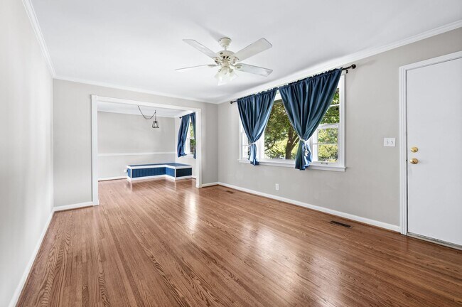 Building Photo - Beautifully Updated 3BR/1.5BA Home in Coveted Caldwell Hall!