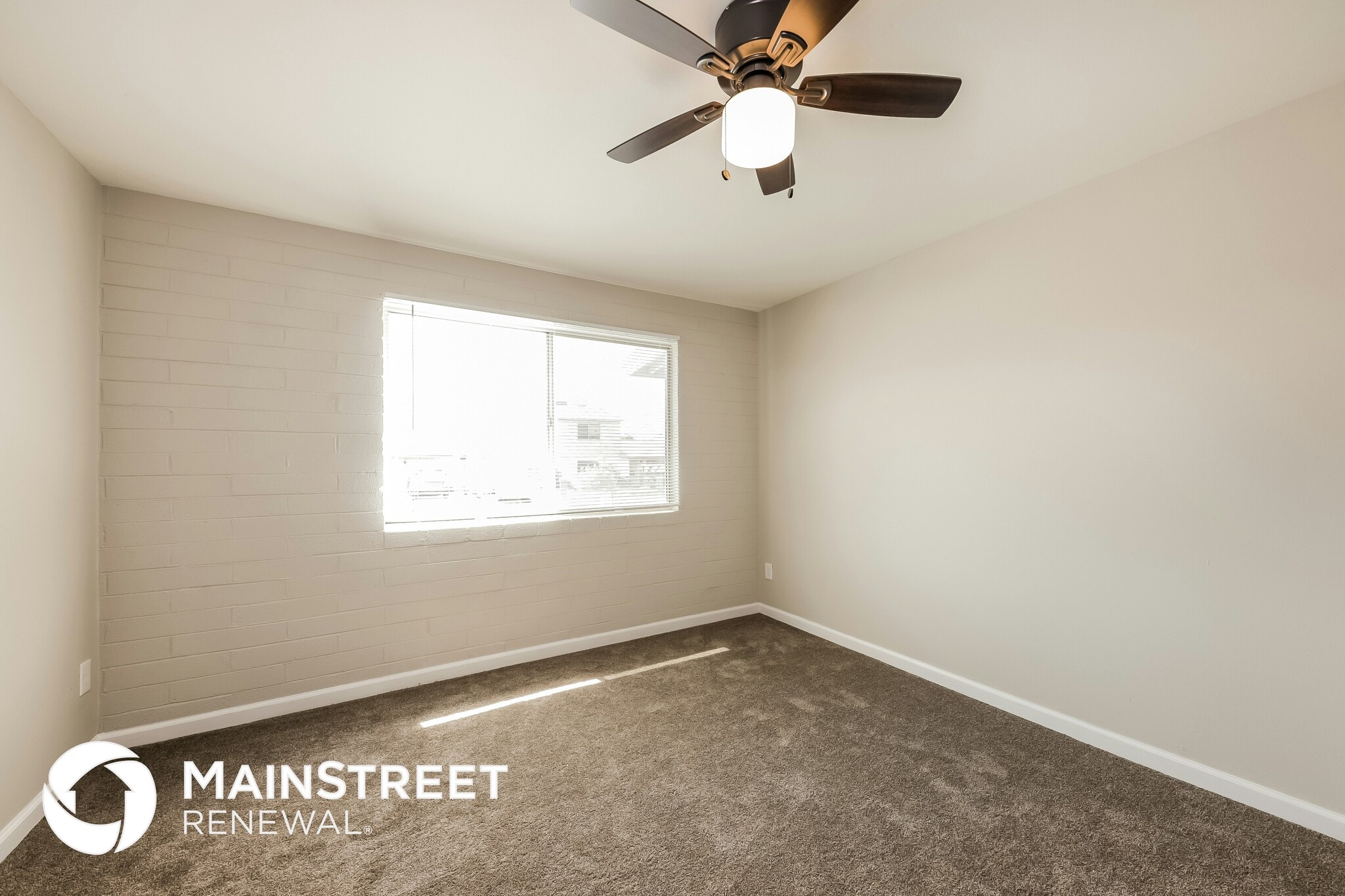 Building Photo - 1328 E Christy Dr