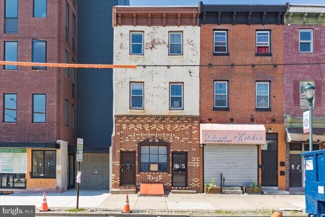 Building Photo - 2606 W Girard Ave