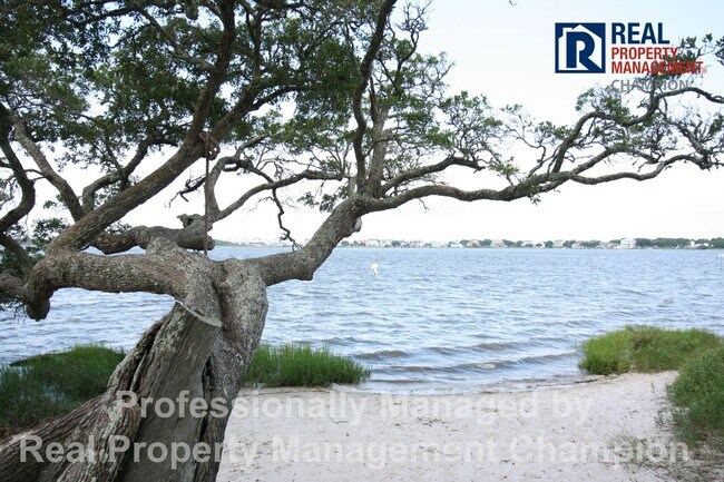 Building Photo - Spacious Home w/Community Access to Intra-...