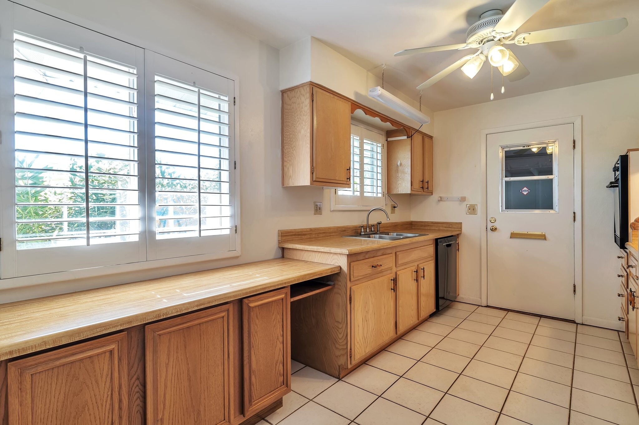 Kitchen with handy access to Garage - 11040 W Salem Dr