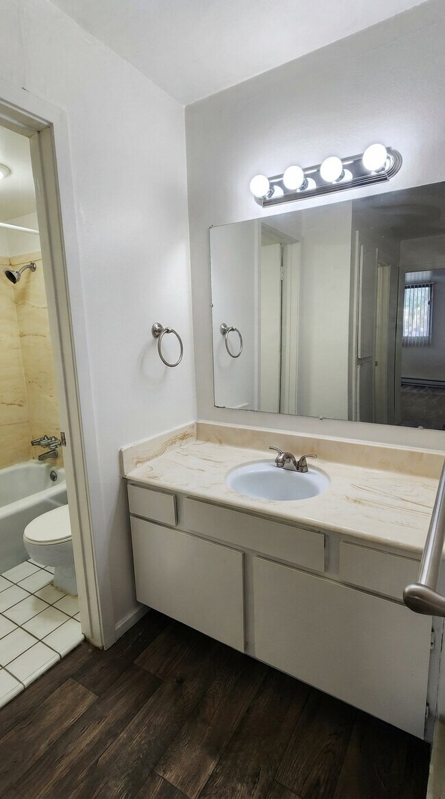 Building Photo - 659 S 1200 E