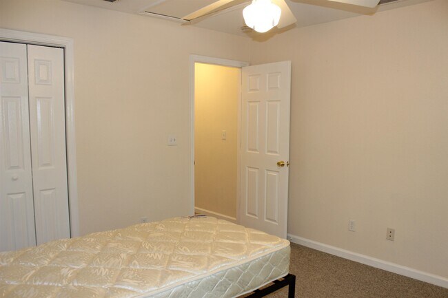 Building Photo - 4434 Gearhart Rd