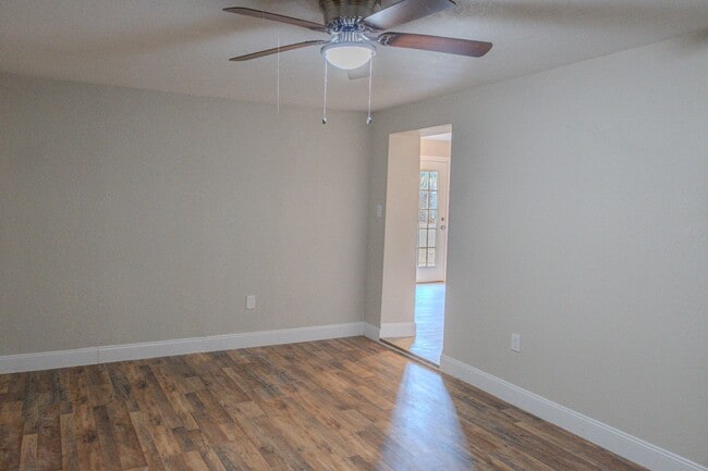 Building Photo - 129 W Church St