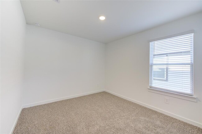 Building Photo - 1327 Via Sacra Dr