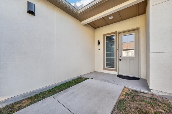 Building Photo - 2400 Louis Henna Blvd