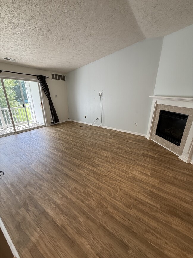 Building Photo - 914 Carom Cir