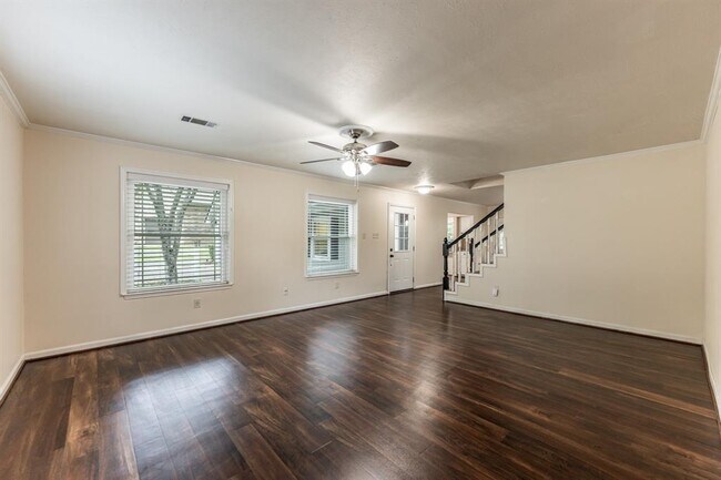 Building Photo - 1006 Amesbury Ct