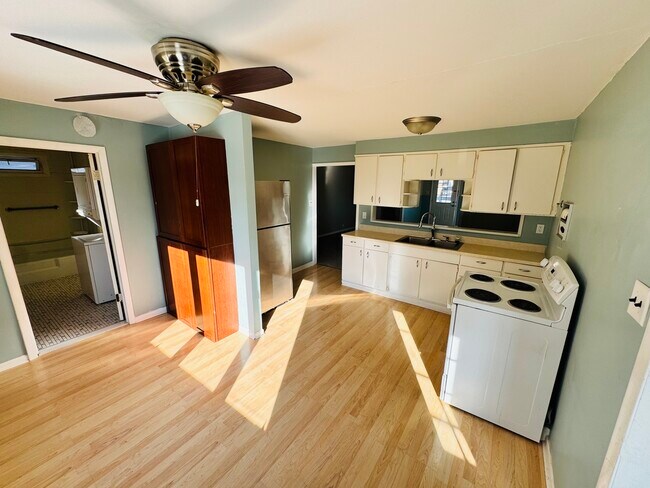 Building Photo - 42160 N 6th Ave