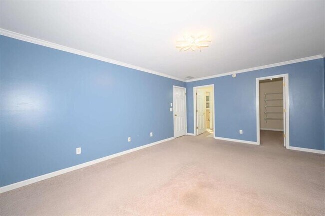 Building Photo - 151 Lakeside Dr NW