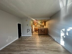 Building Photo - 809 Bulwer St