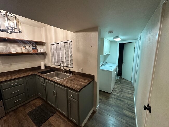 Building Photo - 8116 Cove Ln