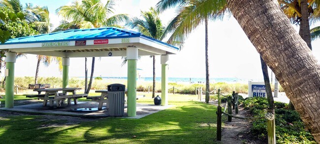 Building Photo - 400 Sunset Dr