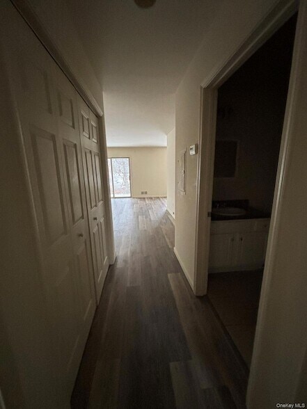 Building Photo - 194 E Main St