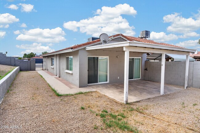 Building Photo - 4902 W Crocus Dr
