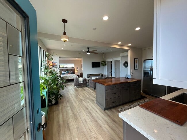 Building Photo - Exceptional Luxury One Bedroom Fully Furnished - Morro Bay w/Views