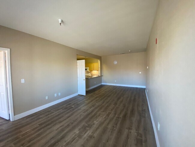 Building Photo - 4 Bedroom, 4 Bathrooms at The Edge at Reno