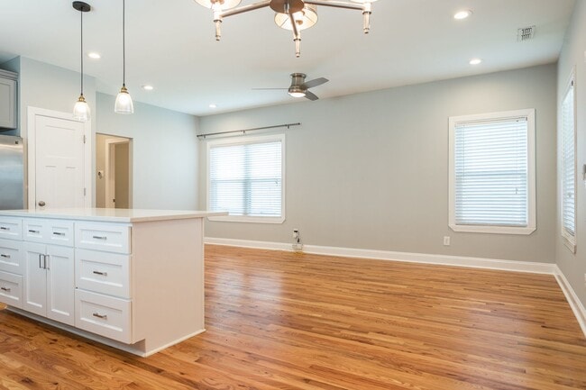 Building Photo - Stunning 3BD, 2.5BA Downtown Raleigh Home with a Fenced Yard