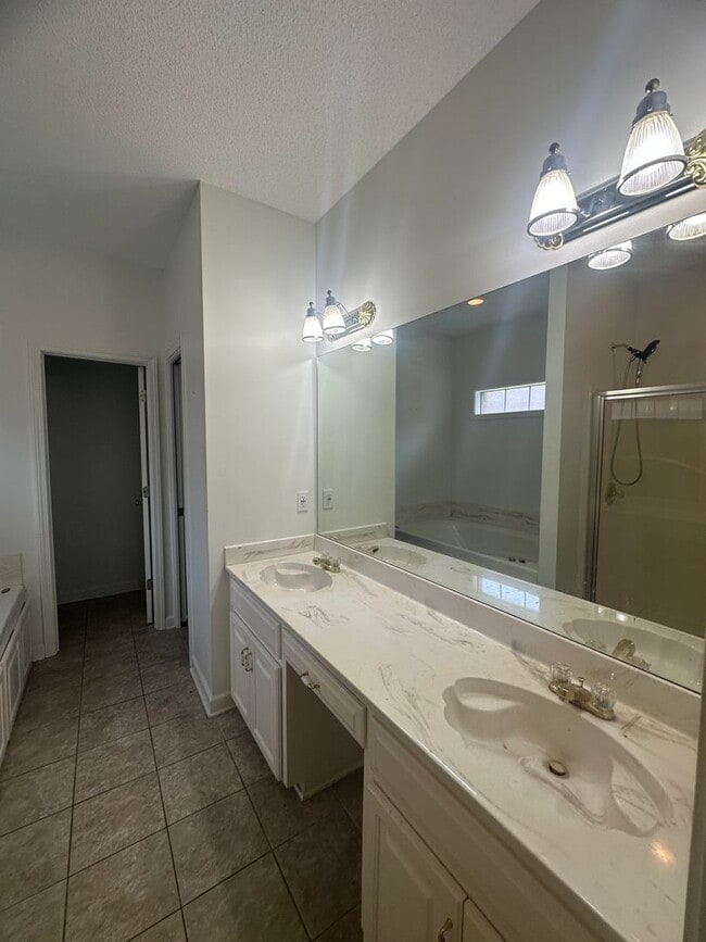Building Photo - Tartan Pines Subdivision! Golf Course Comm...